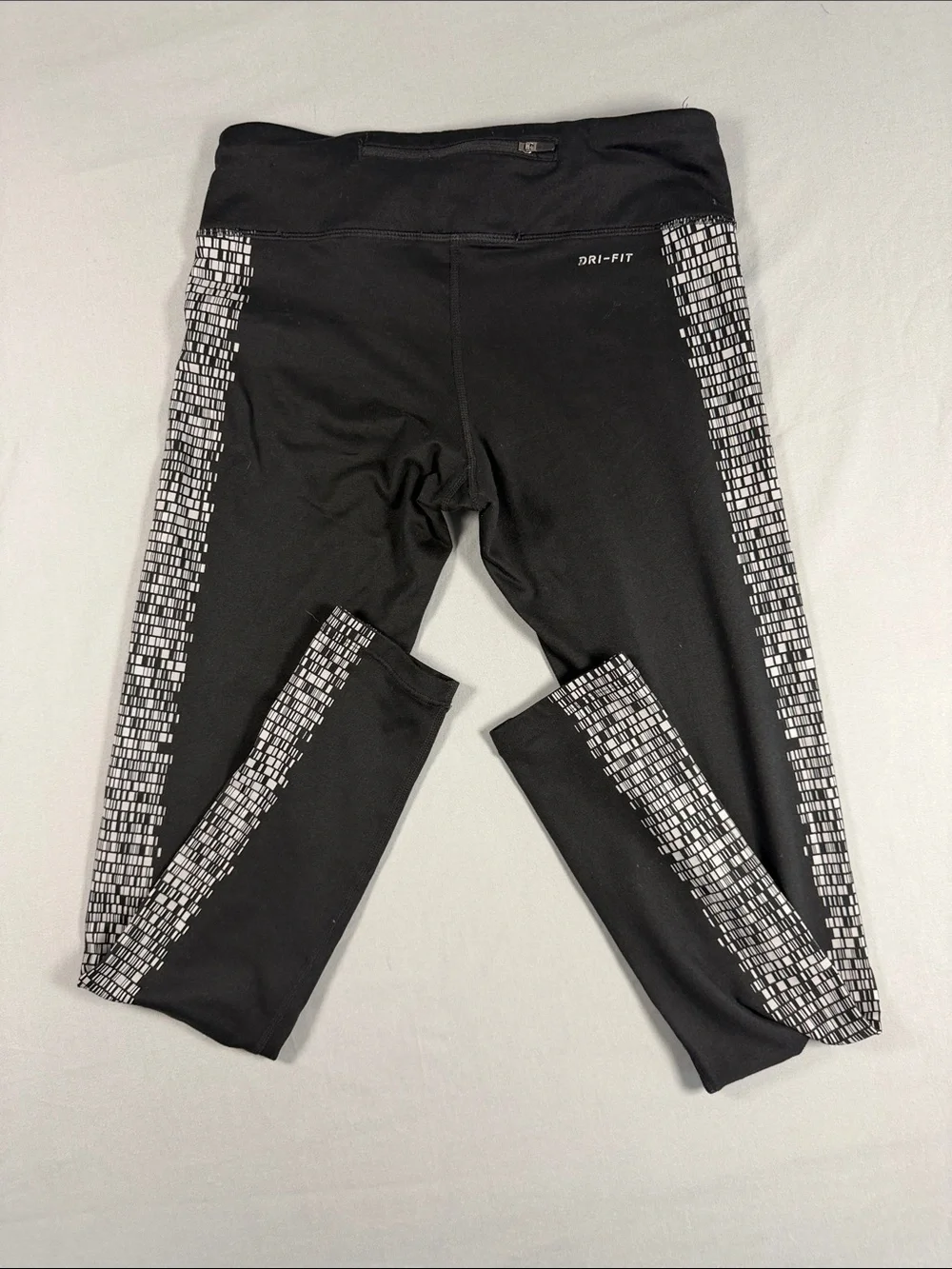 Nike Black dry fit Women’s Leggings with White Side  reflective Mosaic Print.